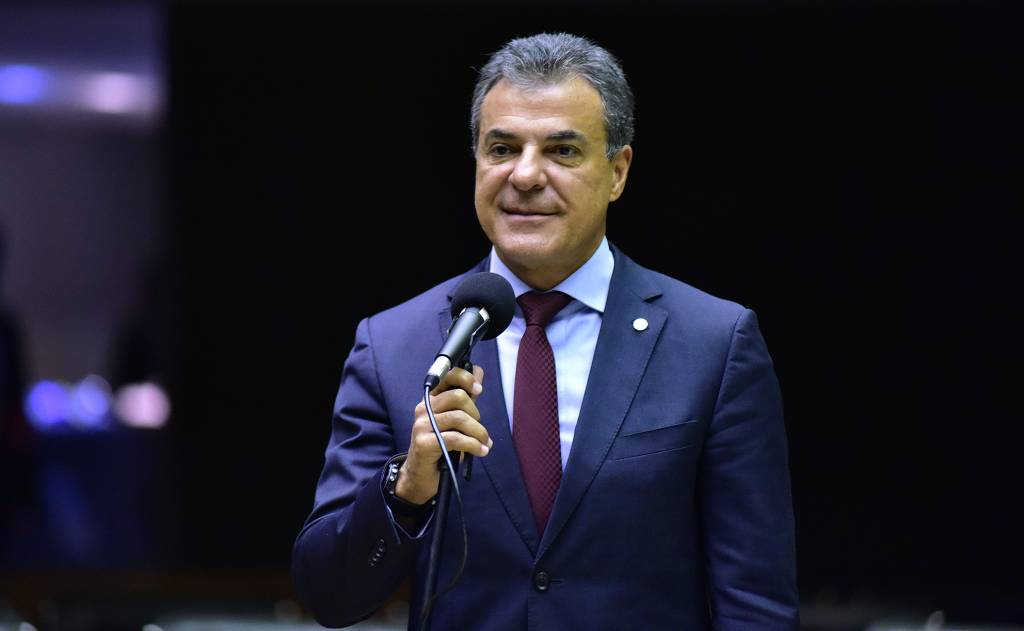 Beto Richa pede à Casa Civil gastos do governo com crise na Venezuela