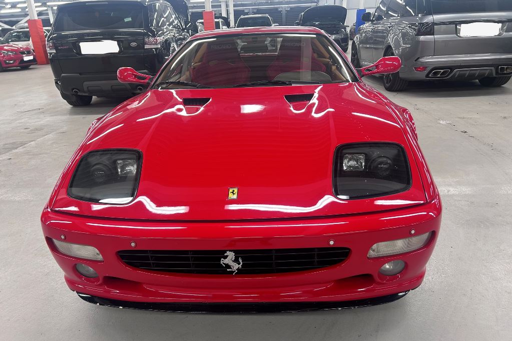 Frente da Ferrari F512M furtada há 28 anos de Gehard Berger e recuperada pela Met Police de Londres -