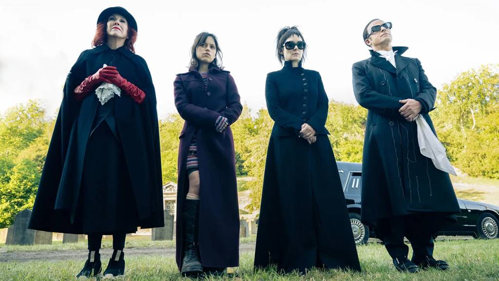 funeral Catherine O’Hara, Jenna Ortega, Winona Ryder e Justin Theroux em 'Os Fantasmas Ainda se Divertem' -