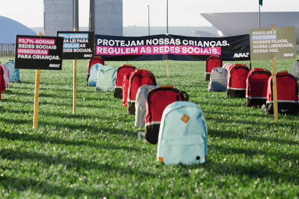 000_33EA46Z.jpg APELO - Manifestação em Brasília: críticas à falta de controle de conteúdos