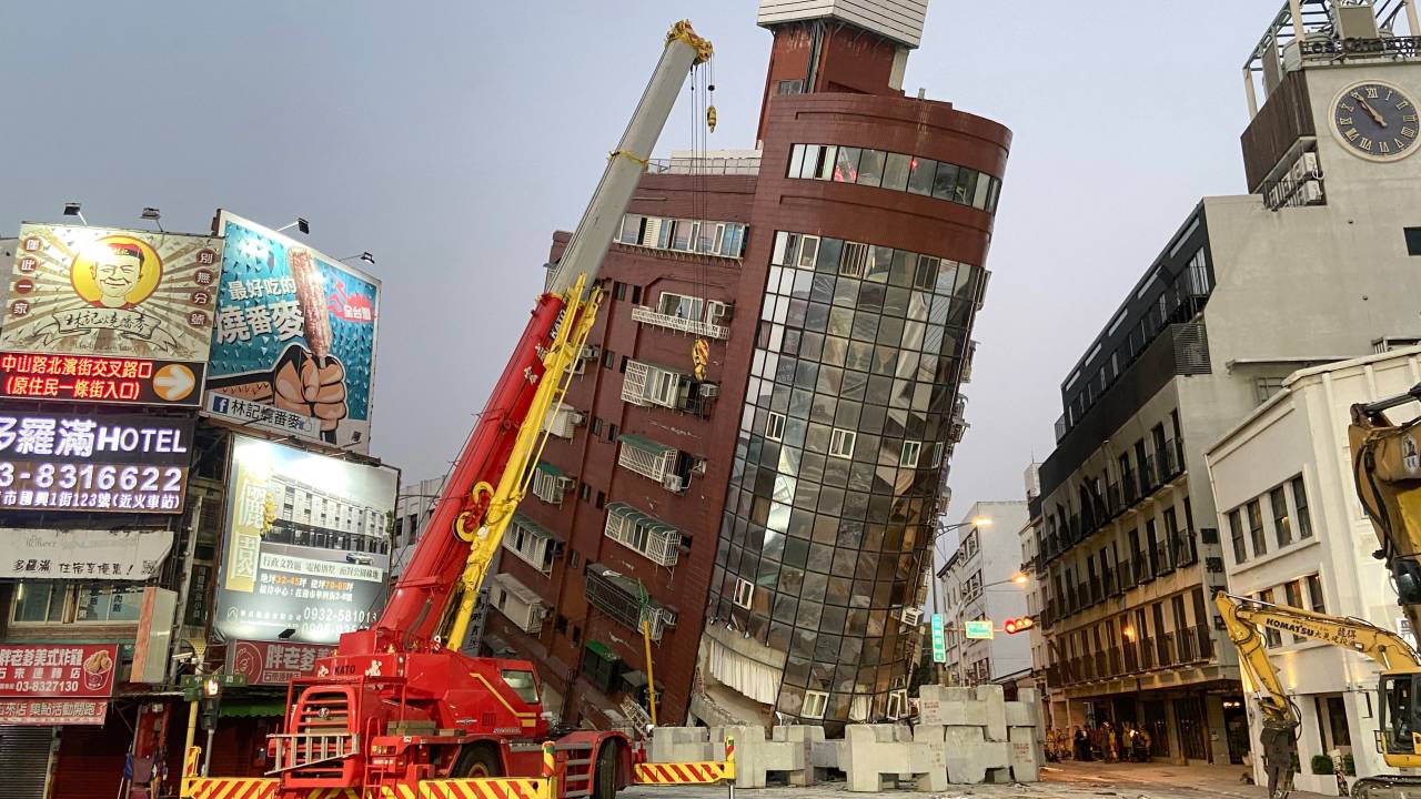 This photo taken by Taiwan's Central News Agency (CNA) on April 3, 2024 shows the damaged Uranus Building in Hualien, after a major earthquake hit Taiwan's east. A major 7.4-magnitude earthquake hit Taiwan's east on the morning of April 3, prompting tsunami warnings for the self-ruled island as well as parts of southern Japan and the Philippines. (Photo by CNA / AFP) / Taiwan OUT - China OUT - Macau OUT / Hong Kong OUT RESTRICTED TO EDITORIAL USE