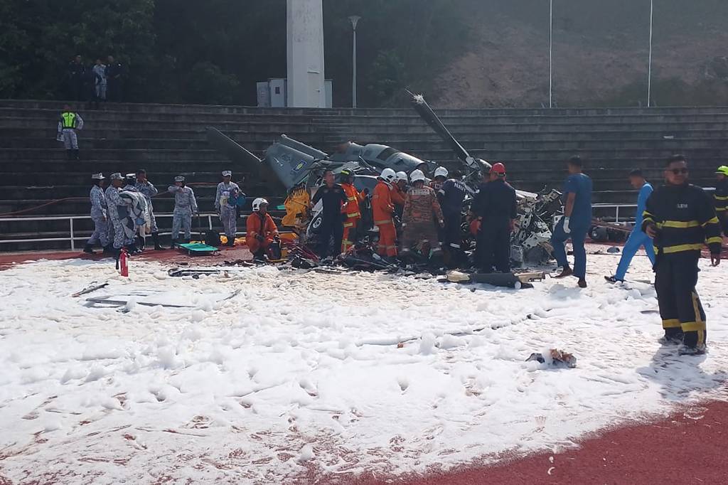 Colisão de helicópteros em pleno ar deixa 10 mortos na Malásia; veja vídeo