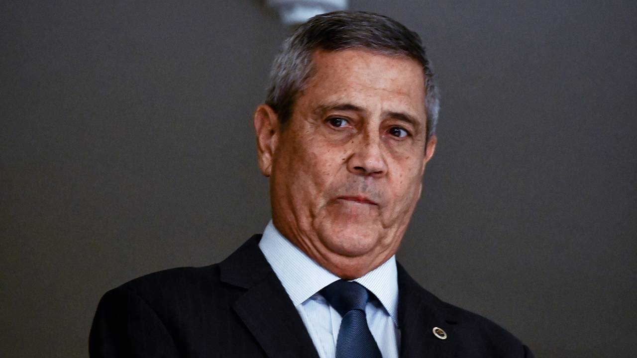SOB PRESSÃO - Braga Netto: quem é o “cagão” agora?