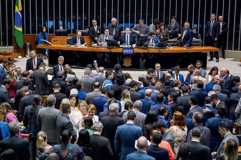 2D (1) img20230426140343814.jpg ORÇAMENTO - Congresso: parlamentares argumentam que conhecem mais que ninguém as necessidades da população