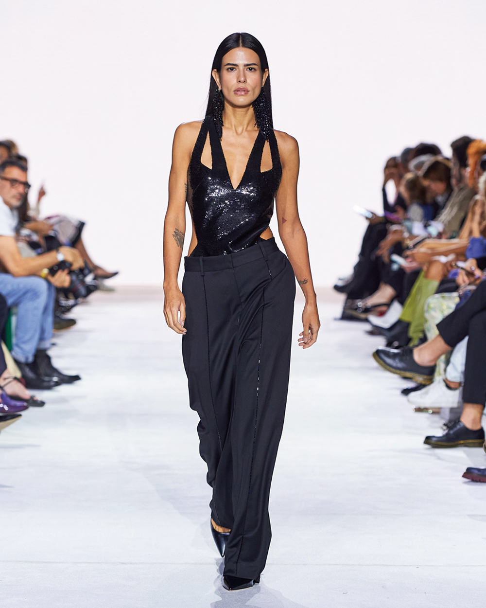 4—Reinaldo_Lourenco_coulture24_019.jpg APLAUSOS EM PÉ - Antonia de Morais no desfile especial: alfaiataria impecável