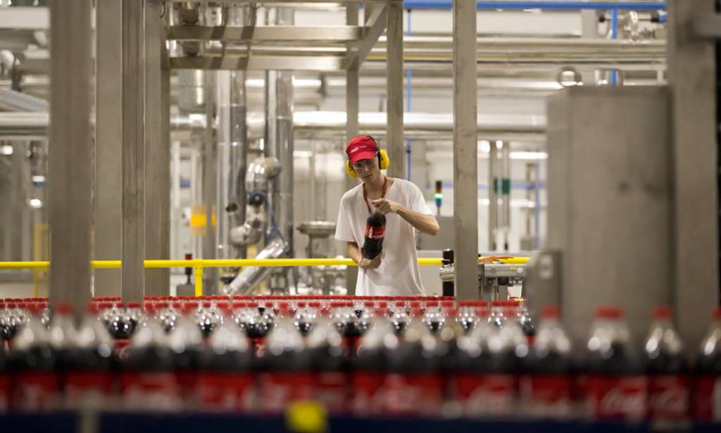 83362364_EC-Duque-de-Caxias-25-06-2019-Fabrica-da-Coca-Cola-em-Caxias.Foto-de-Marcia-FolettoAg.jpg_2 Fábrica da Coca-Cola: a empresa de refrigerantes pretende alcançar 100% de uso circular da água até 2030