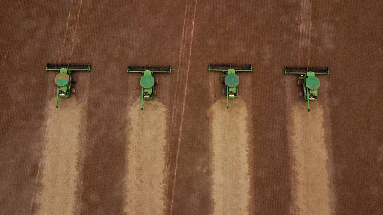 Máquinas em ação: a Amaggi negocia grãos como soja, milho e algodão