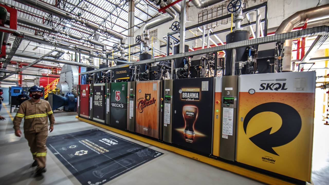 Portfólio de marcas famosas: a Ambev tem uma forte estrutura de distribuição de bebidas no Brasil e em outros países da América