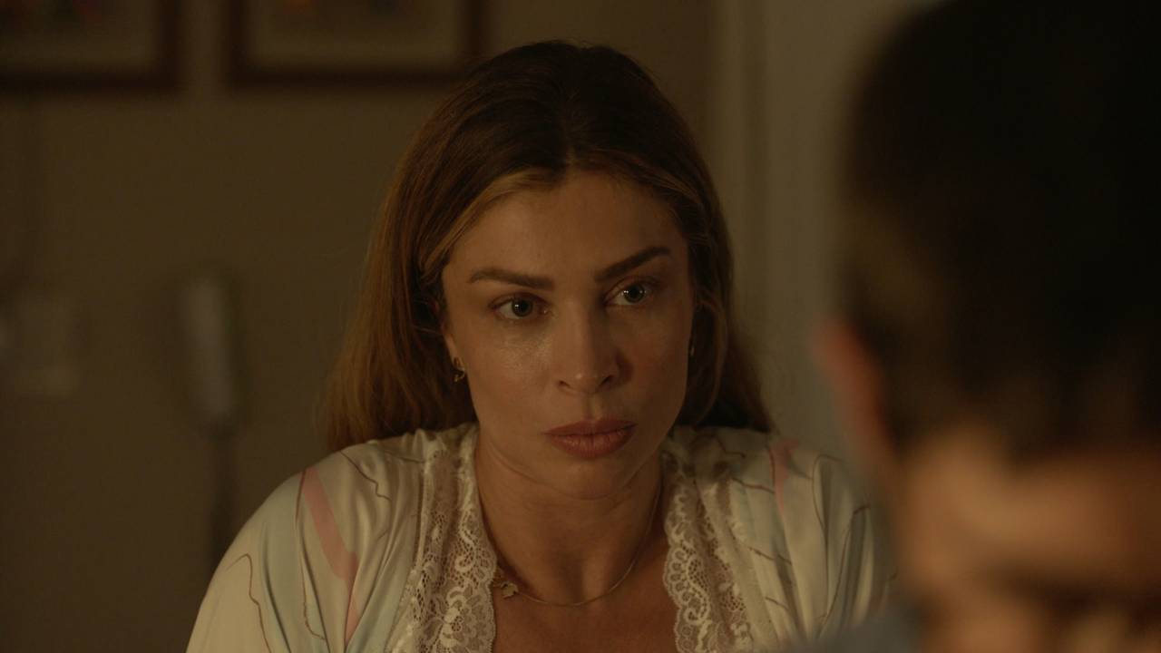 Grazi Massafera no filme Uma Família Feliz