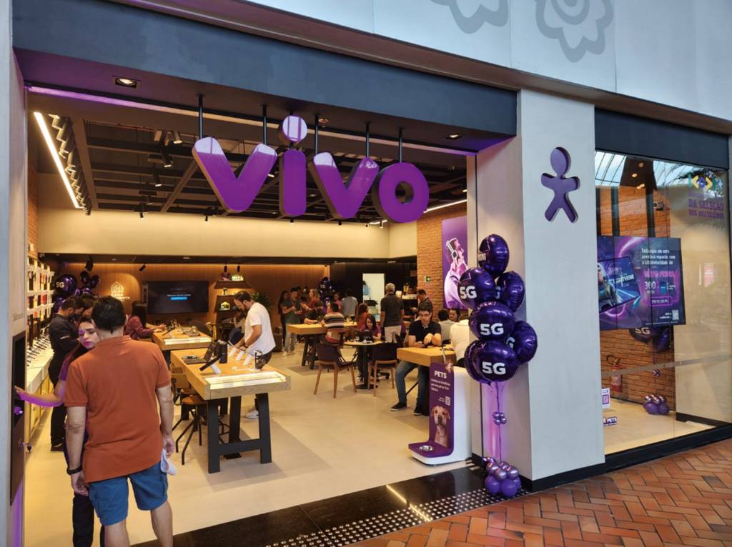 Vivo-2172182.png Loja da Vivo: a operadora do grupo espanhol Telefónica calcula ter investido 530 bilhões de reais em 26 anos de Brasil