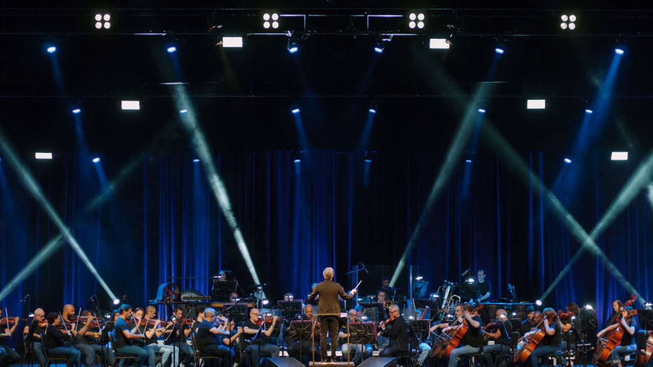 A Orquestra Petrobras Sinfônica é regida pelo maestro Felipe Prazeres