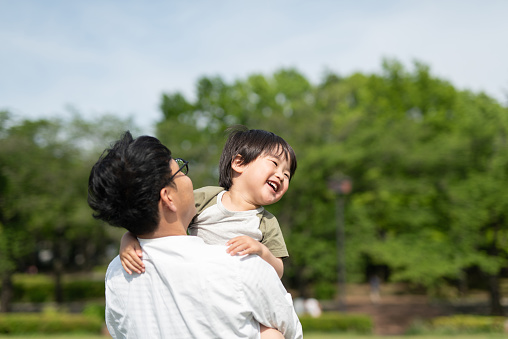 O projeto de lei que visa permitir a guarda compartilhada no Japão foi aprovado pelo parlamento.