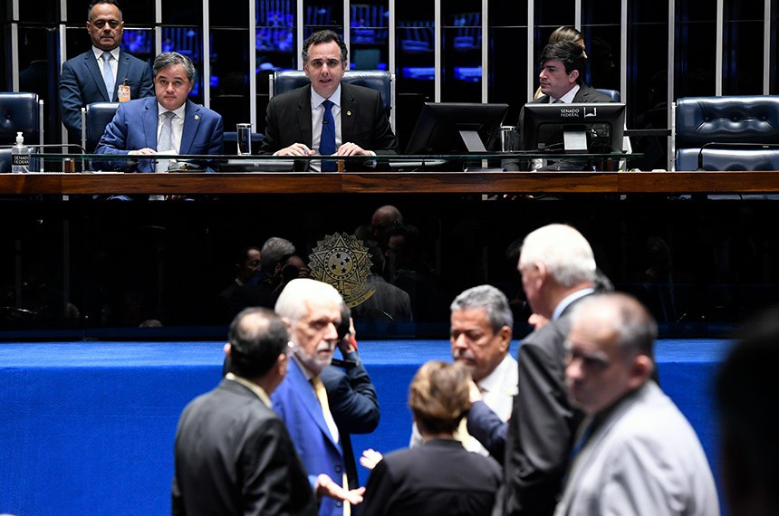 O presidente do Senado, Rodrigo Pacheco, comanda sessão de votação da PEC 45/2023, nesta terça-feira