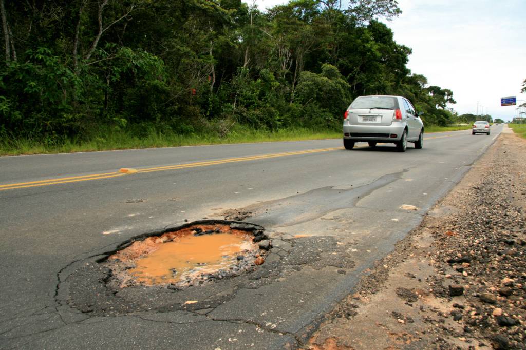 shutterstock_1778363789.jpg Buraco na via: a infraestrutura ruim agrava o problema brasileiro