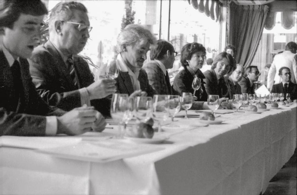 2—JoP.JudgesTable-1024×675.jpg REVOLUÇÃO - Julgamento de Paris, em 1976: vitória dos rótulos americanos