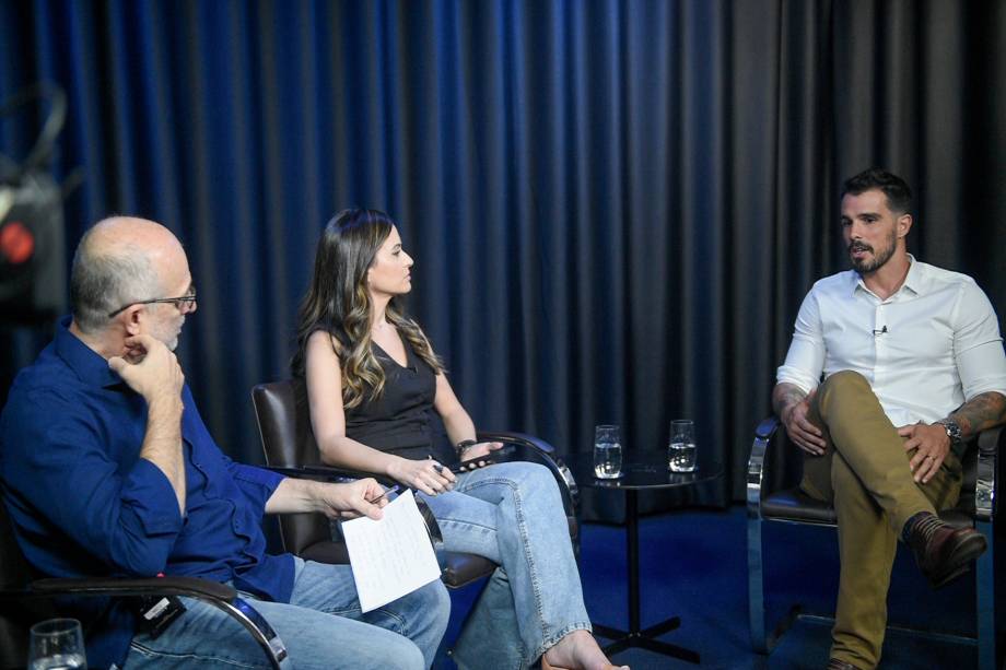 O medalhista olímpico, Bruno Fratus, durante entrevista ao programa "Amarelas On Air, com os jornalistas Fábio Altman e Marcela Rahal