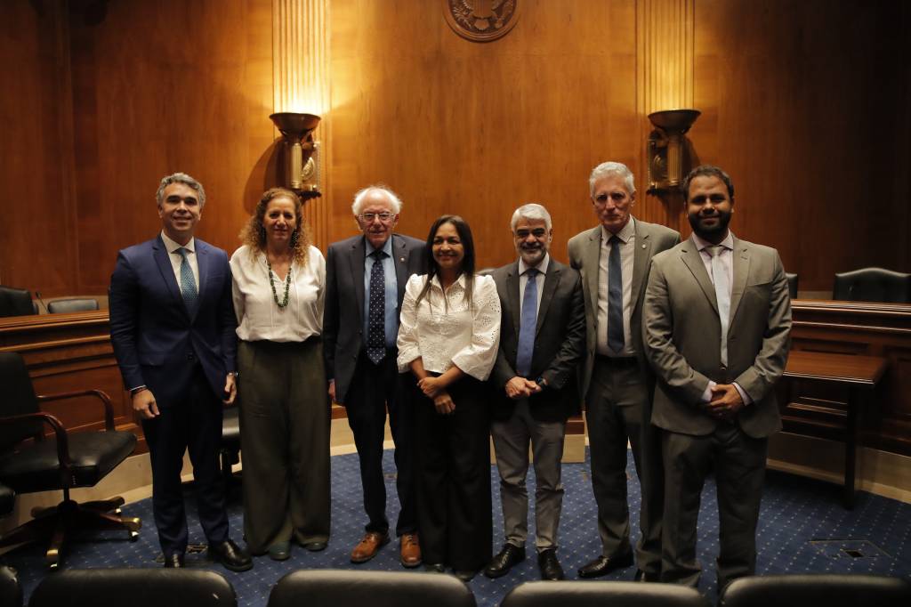Parlamentares brasileiros querem que OEA monitore crimes contra democracia
