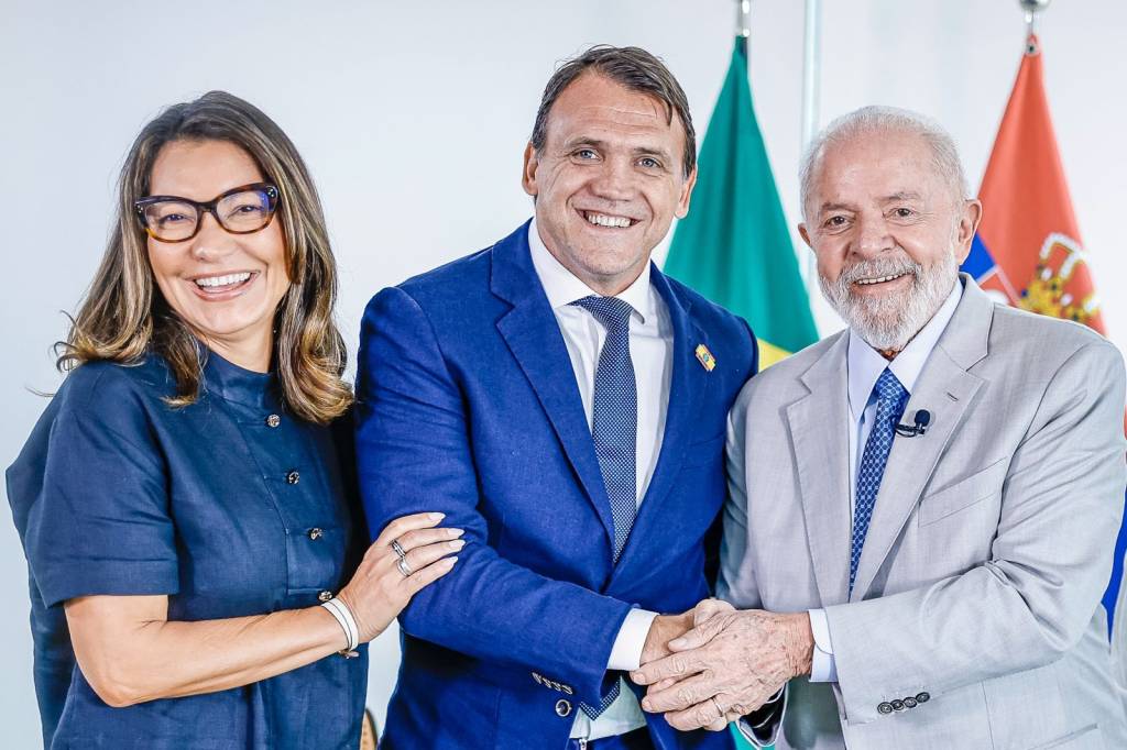 Ex-Flamengo Petkovic faz visita ‘surpresa’ a Lula de carona com embaixador