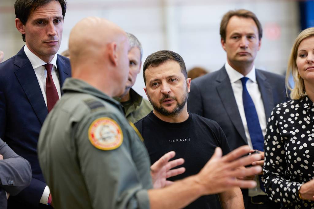 Holanda e Bélgica anunciam envio de caças e sistemas de defesa à Ucrânia