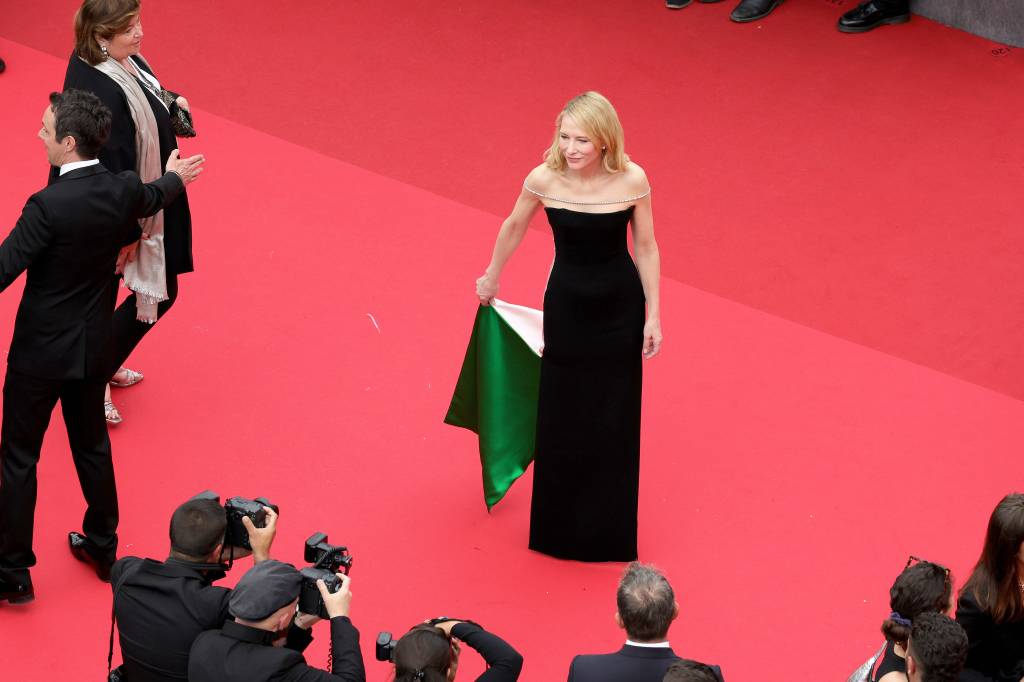A mensagem subliminar no vestido usado por Cate Blanchett em Cannes