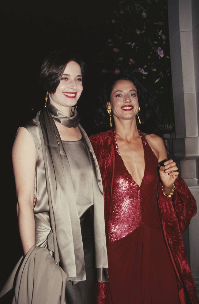 Sonia Braga And Isabella Rossellini Isabella Rossellini e Sônia Braga no Met Gala de 1989