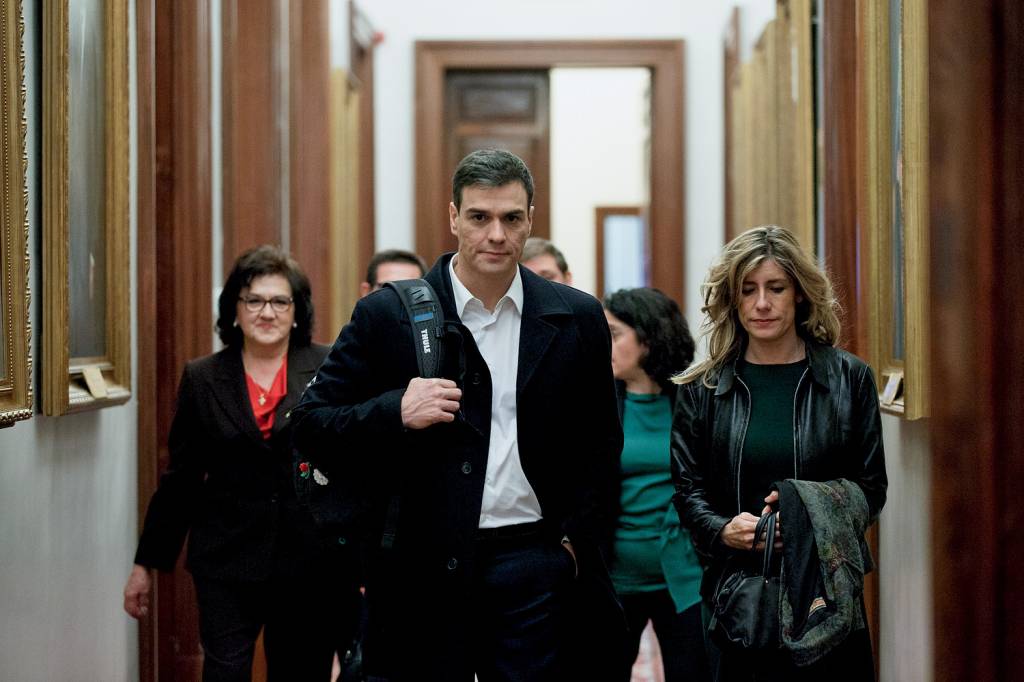 Spanish Parliament Starts Debate To Form New Government CRISE À TOA - Sánchez com Begoña: acusação levou à volta da embaixadora