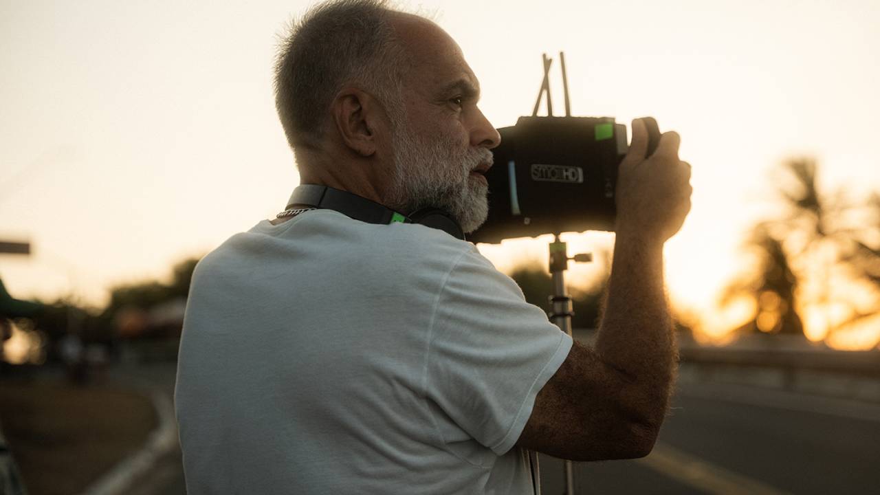 O diretor Karim Ainouz nos bastidores do filme 'Motel Destino' -