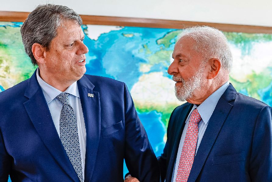 Datafolha: Lula empataria com Tarcísio e Ratinho Jr. no 2º turno; presidente supera a família Bolsonaro