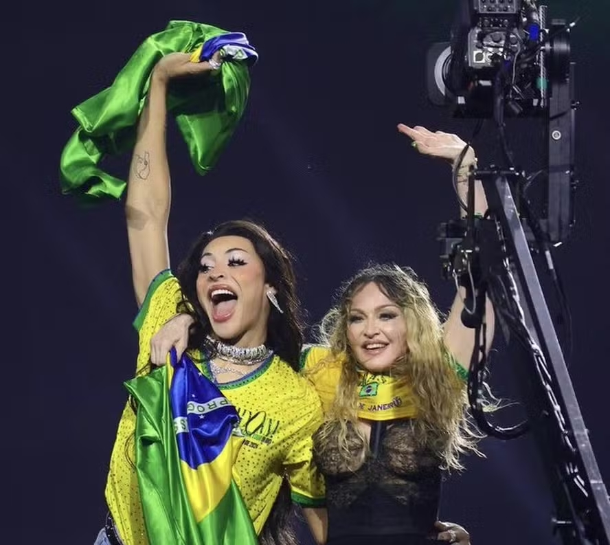 Mãe e filha processam empresa de Felipe Neto por meme com Pabllo Vittar
