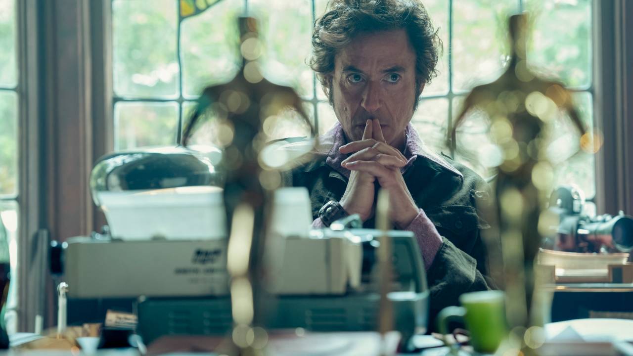 O ator Robert Downey Jr. na série 'O Simpatizante', da Max