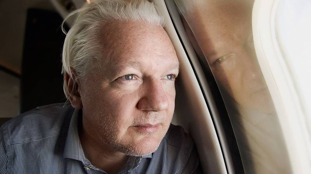 O vazador finalmente vazou: a libertação de Julian Assange