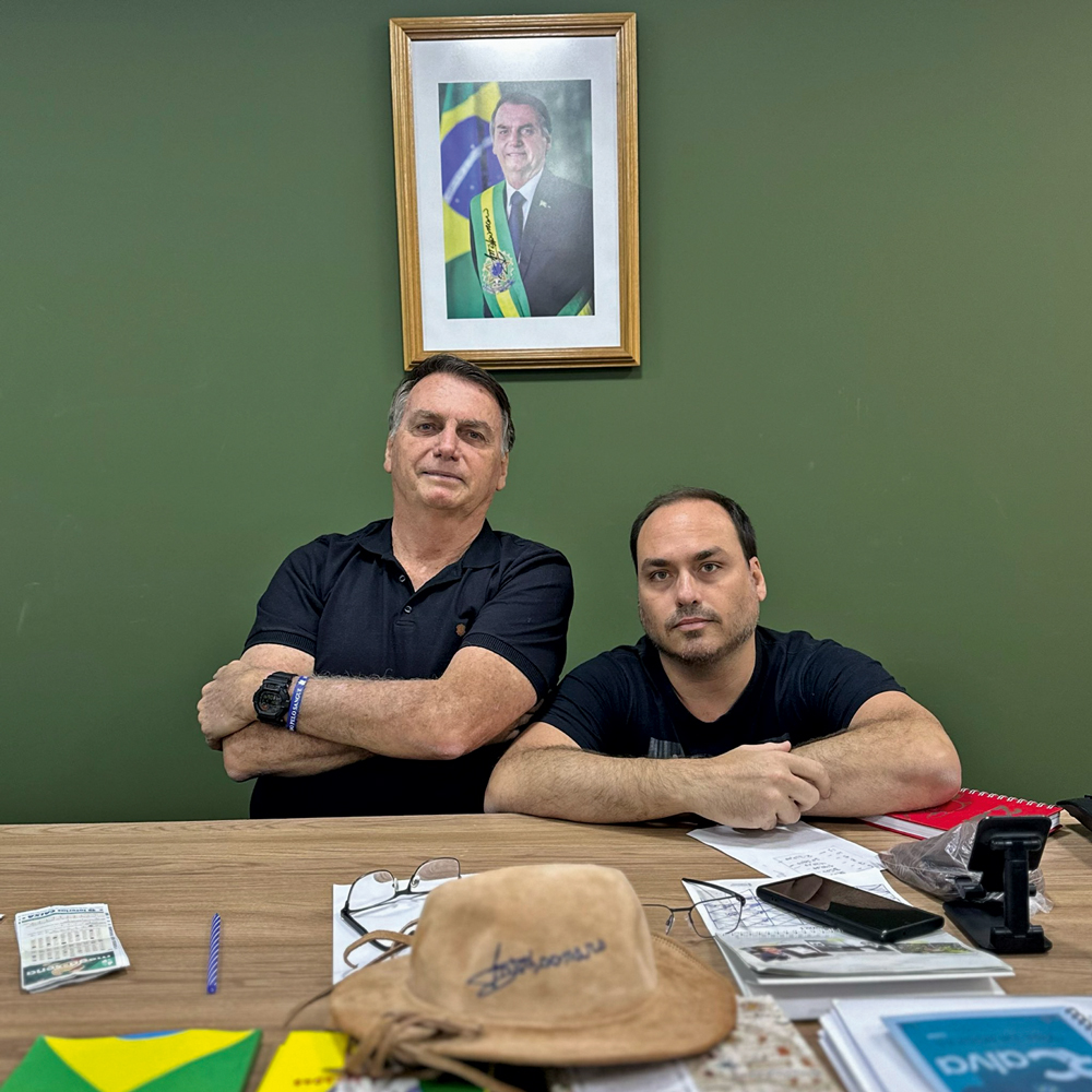 2D-(1)-GPKJgeMWMAAF3D7.jpeg SILÊNCIO - Bolsonaro e Carlos: nenhuma declaração pública de apoio a Nunes