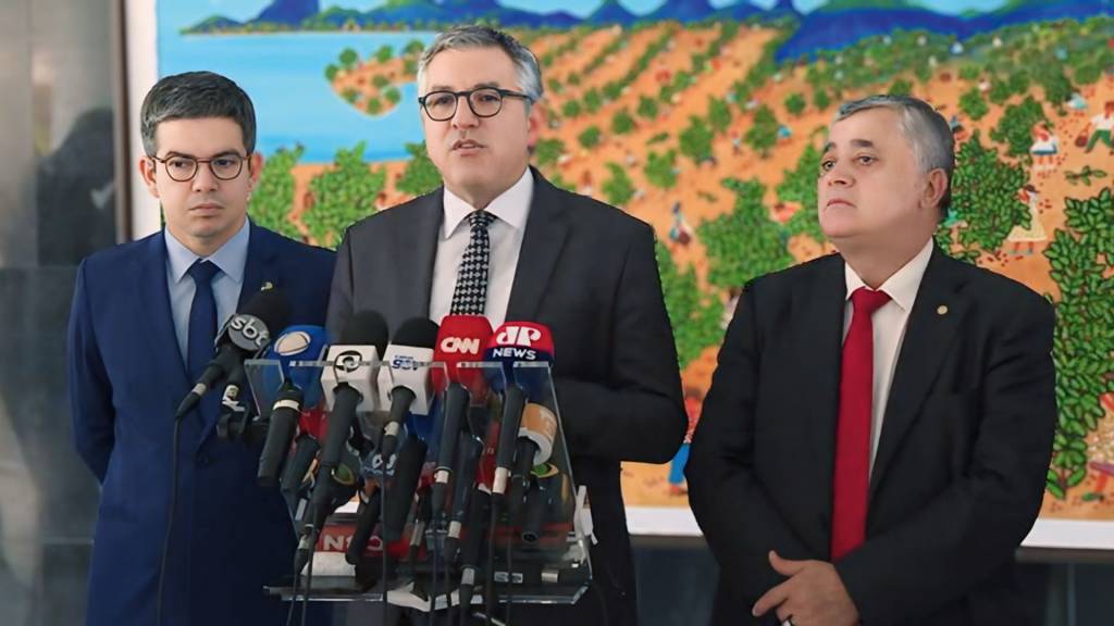 2D-(1)-IMG_5174.JPG DESARTICULAÇÃO - Randolfe, Padilha e Guimarães: líderes e ministro são alvos de críticas por descumprir acordos