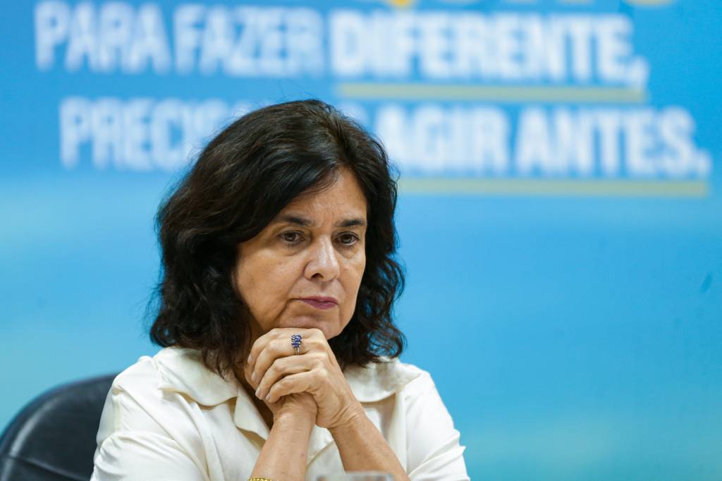 Por que Nísia Trindade não estava em grupo de WhatsApp de ministros