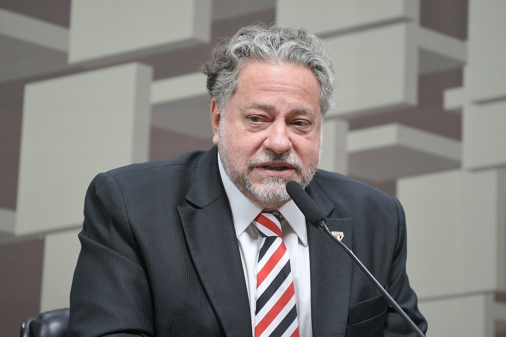 O governador Tarcísio de Freitas e o presidente Lula