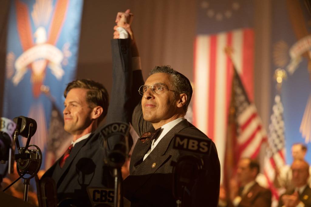 Carrossel-3—SERIADO-THE-PLOT-AGAINST-AMERICA-06.jpg 'THE PLOT AGAINST AMERICA' - Na trama: Lindbergh vira presidente e americanos perseguem judeus. Na vida real: Roosevelt foi reeleito e lutou contra os alemães na Segunda Guerra.