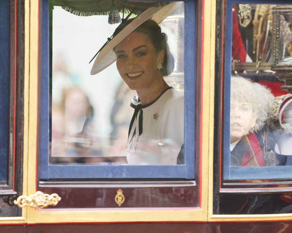 Kate Middleton, a princesa de Gales, faz a primeira aparição pública desde que revelou seu diagnóstico de câncer, em março Kate Middleton, a princesa de Gales, faz a primeira aparição pública desde que revelou seu diagnóstico de câncer, em março