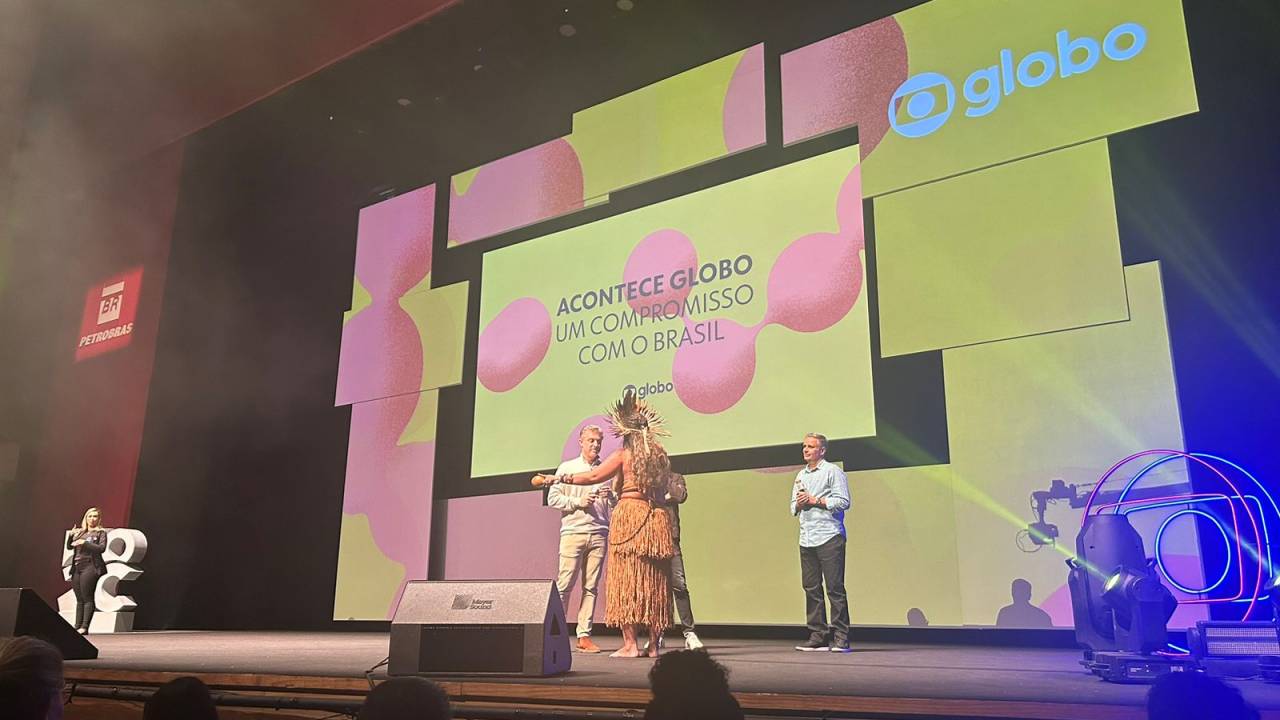 Ativista indígena invade palco do Rio2C após apresentação de Luciano Huck