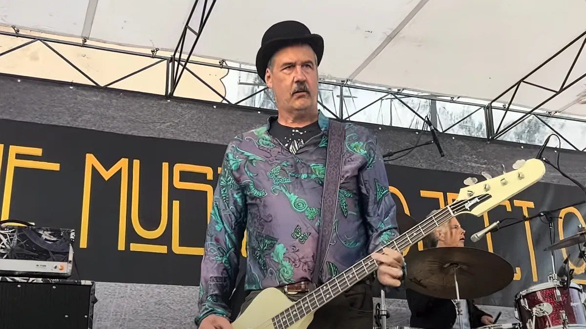 Krist Novoselic faz show com sua nova banda e anuncia candidatura à presidência dos EUA