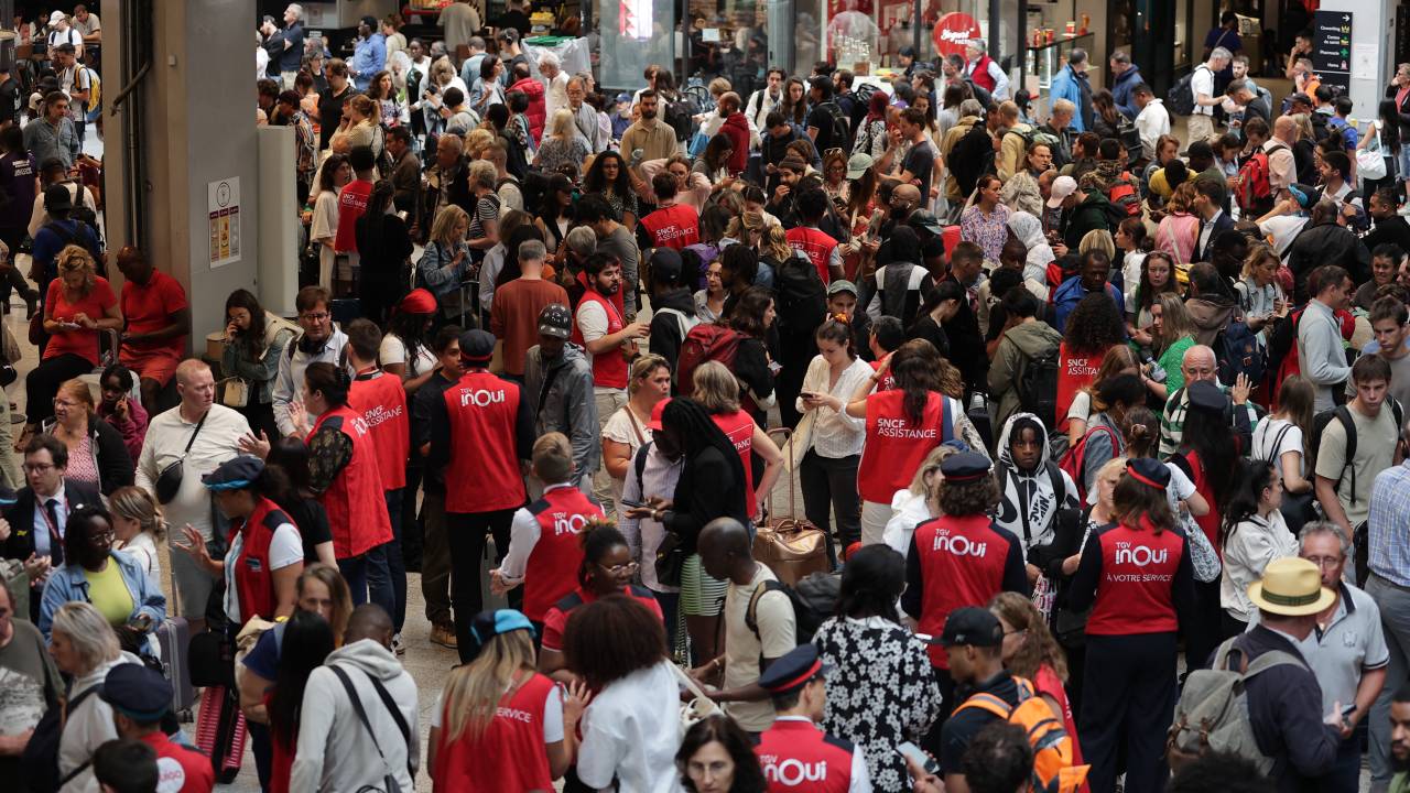 Ataque paralisa trens da França