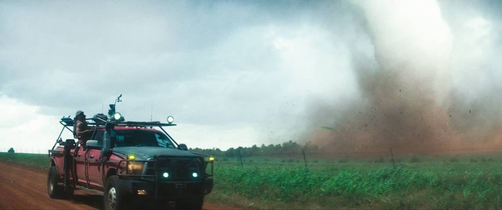 2—MV5BODdhYWE5ZDYtN2RjZi00YjI5LThiZDEtMGUwNGY1NDgxOWFkXkEyXkFqcGc@._V1_.jpg SUCESSO DE BILHETERIA - 'Twisters': caça a tornados com poderosas picapes é o terceiro filme mais visto do ano