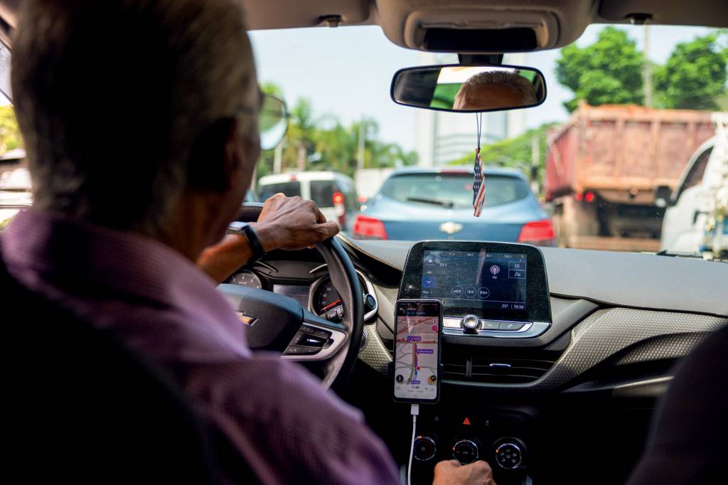 Vínculo entre motoristas e apps reduziria PIB em R$ 46 bi, diz projeção