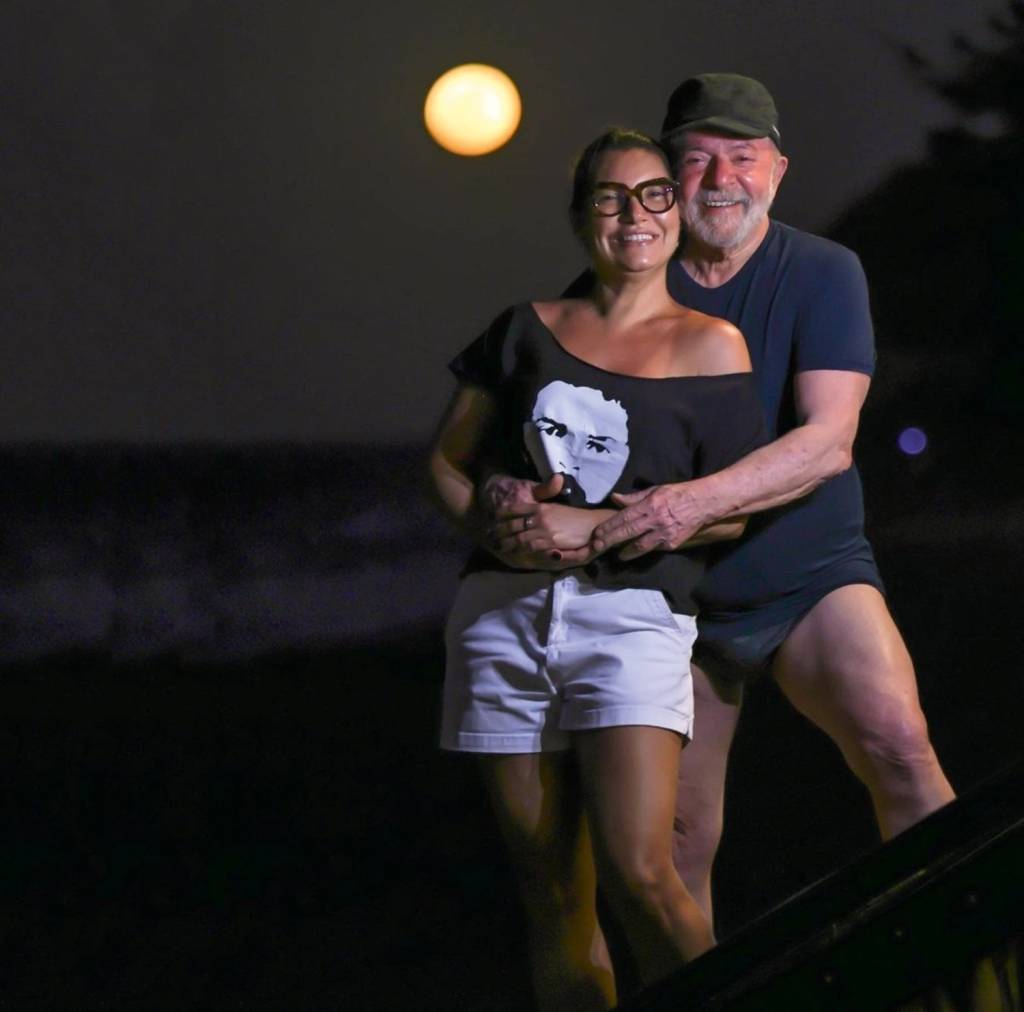 2D-(1c)-WhatsApp-Image-2024-07-24-at-17.58.44.jpeg VACINA - Lula e Janja: prevenção contra o etarismo