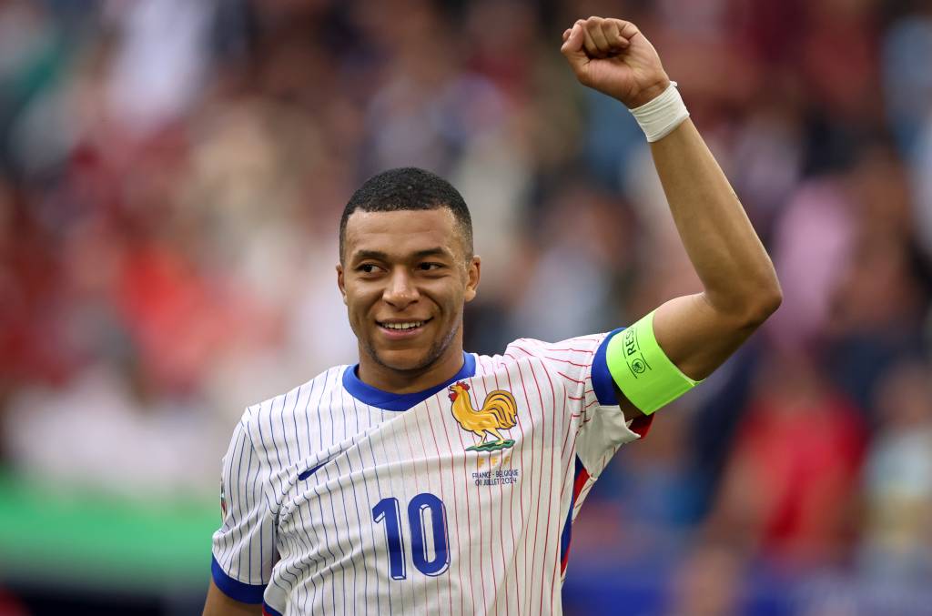 Mbappé define como ‘catastrófico’ avanço da extrema direita na França