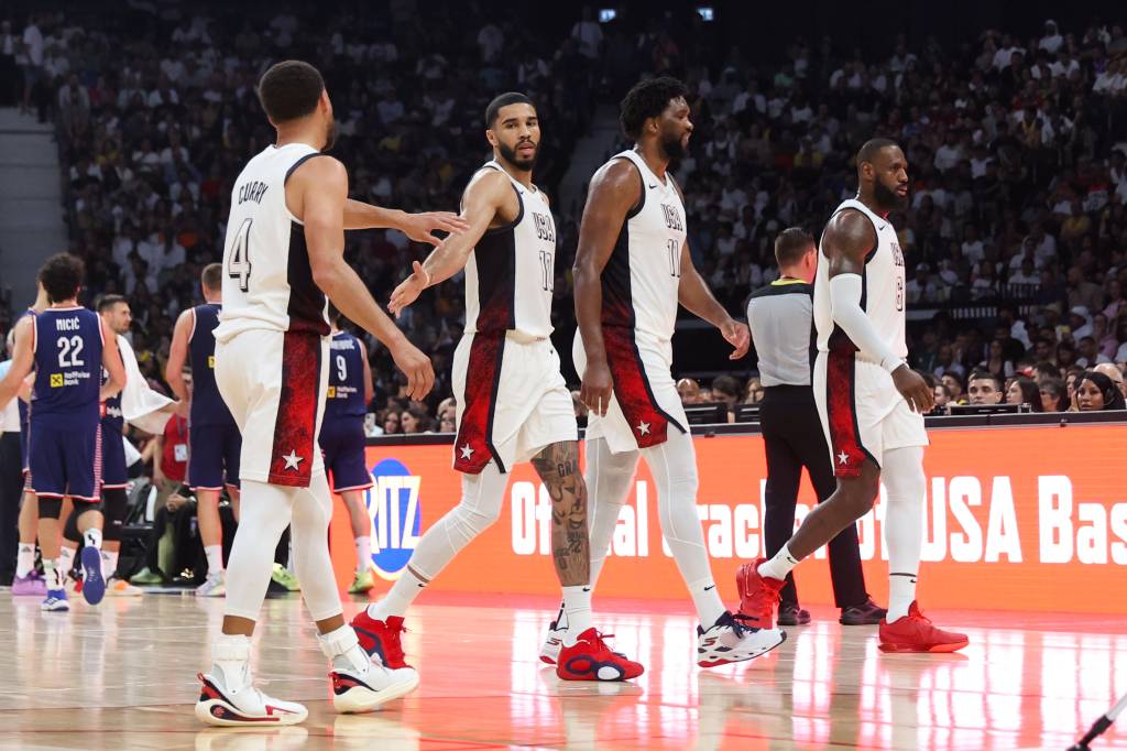 Com show de Curry, ‘Dream Team’ dos EUA vence de novo antes de Paris