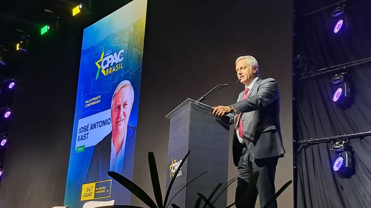 O líder do Partido Republicano do Chile, Antonio Kast, comparece a evento da extrema direita em Balneário Camboriú, SC. 06/07/2024 -