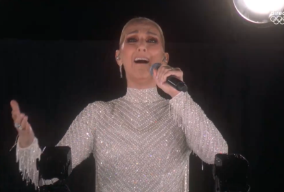 A cantora Céline Dion durante a abertura dos Jogos Olímpicos de Paris 2024