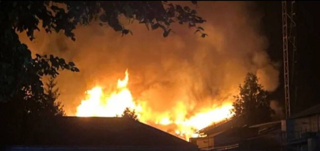 Ataque ucraniano incendeia fábrica russa e fere ao menos 6, diz Moscou