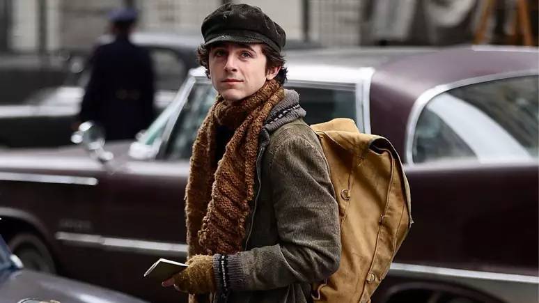 Timothée Chalamet canta Bob Dylan e resultado é melhor que o original