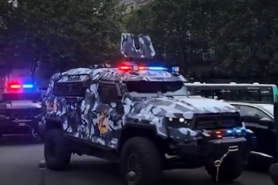 carro blindado do catar em Paris